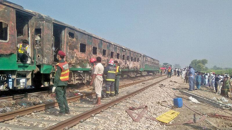 مرگ 70 نفر در انفجار قطار مسافربری در پاکستان