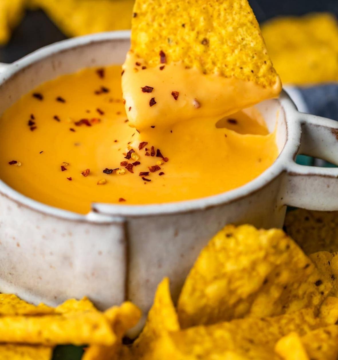 طرز تهیه دیپ پنیر چدار یا دیپ چیز برای سرو کنار انواع غذای گوشتی و گیاهی
